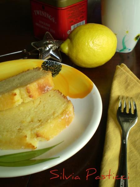 Plumcake glassato al limone.